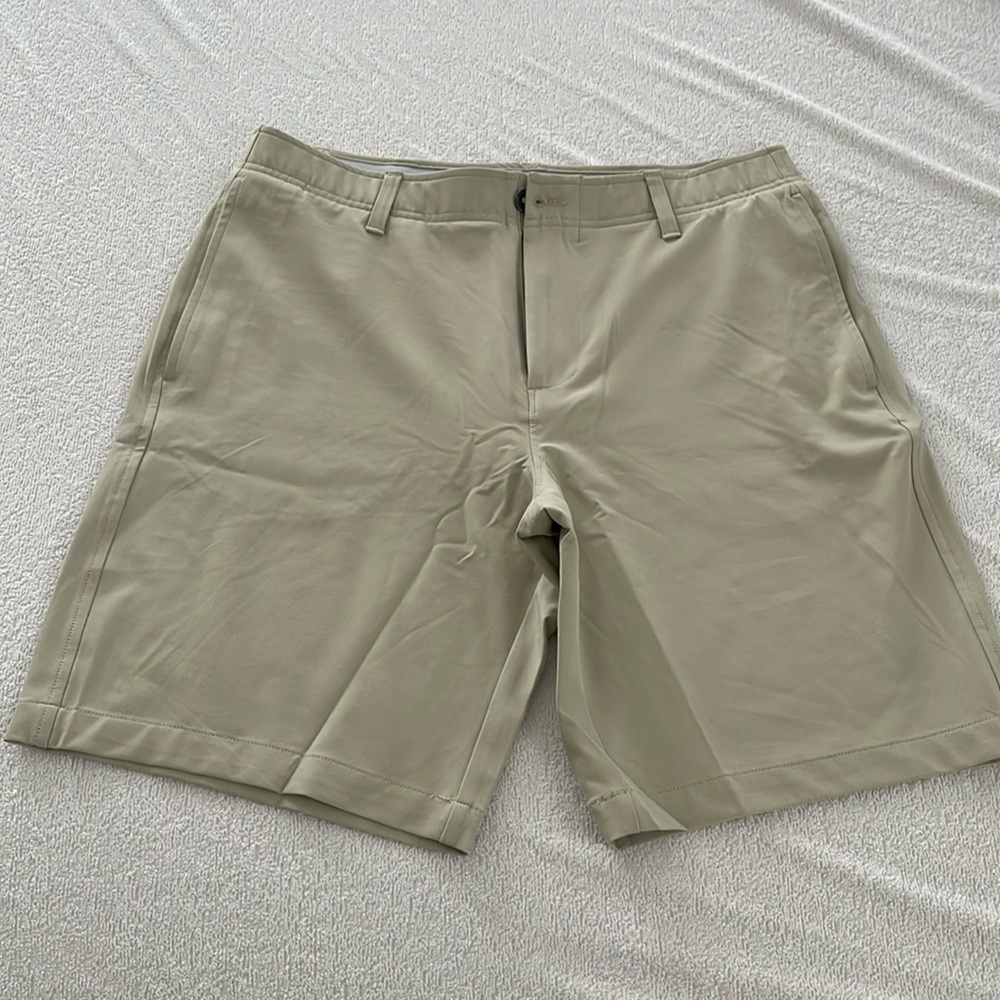 Mens Under Armour Golf Shorts - Waist 34 - Khaki